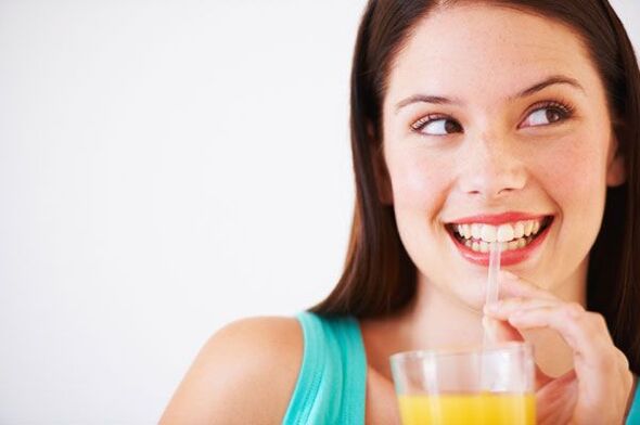 Soddisfatta dei risultati della dieta alcolica, ragazze